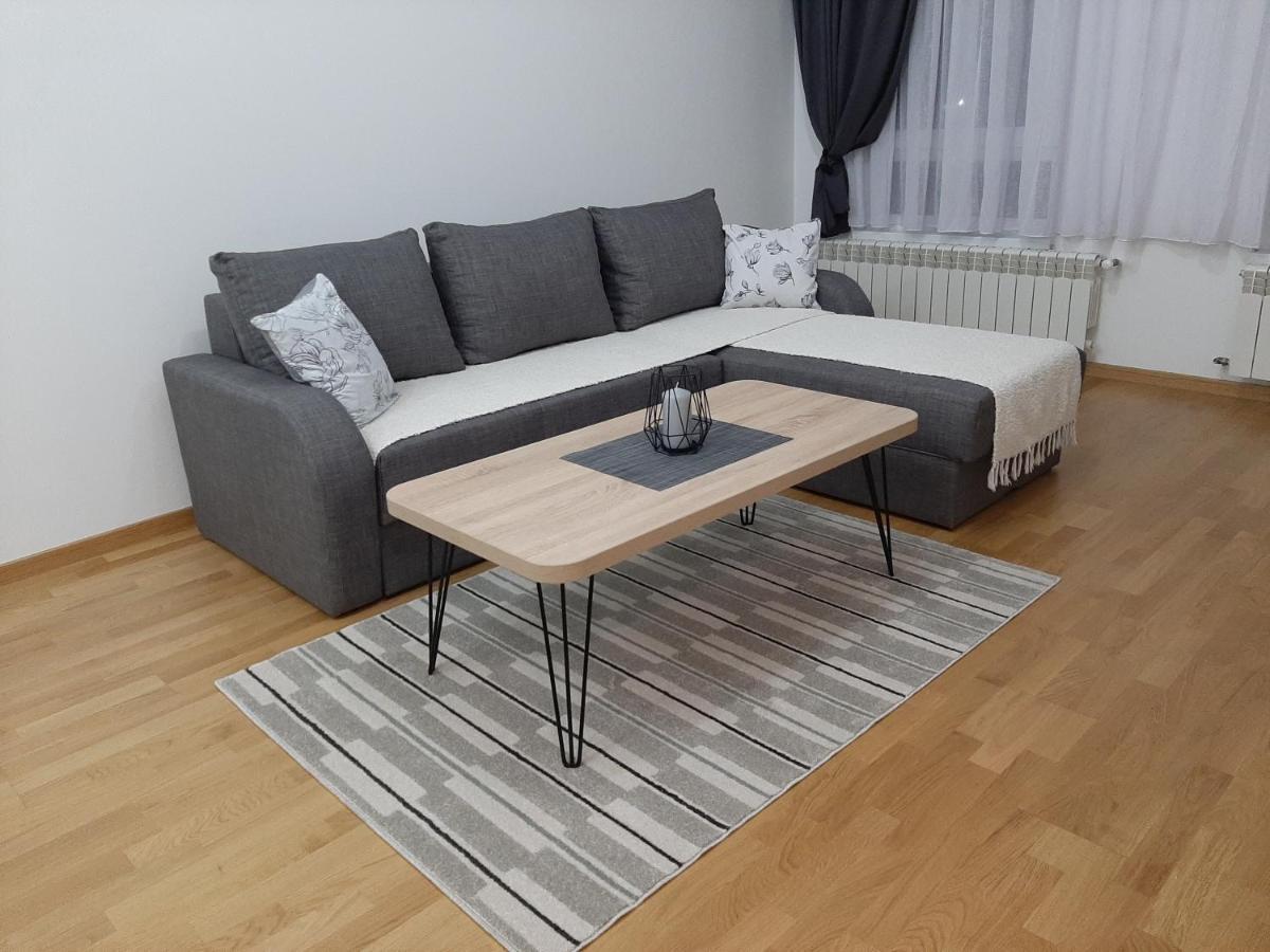 Apartman Viaggio Sremska Mitrovica Exterior photo