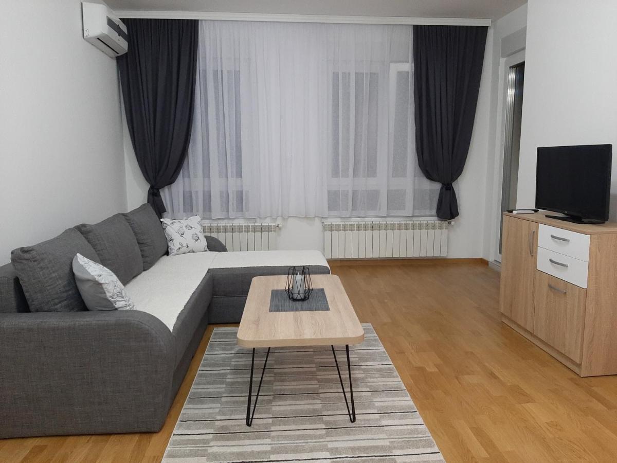 Apartman Viaggio Sremska Mitrovica Exterior photo