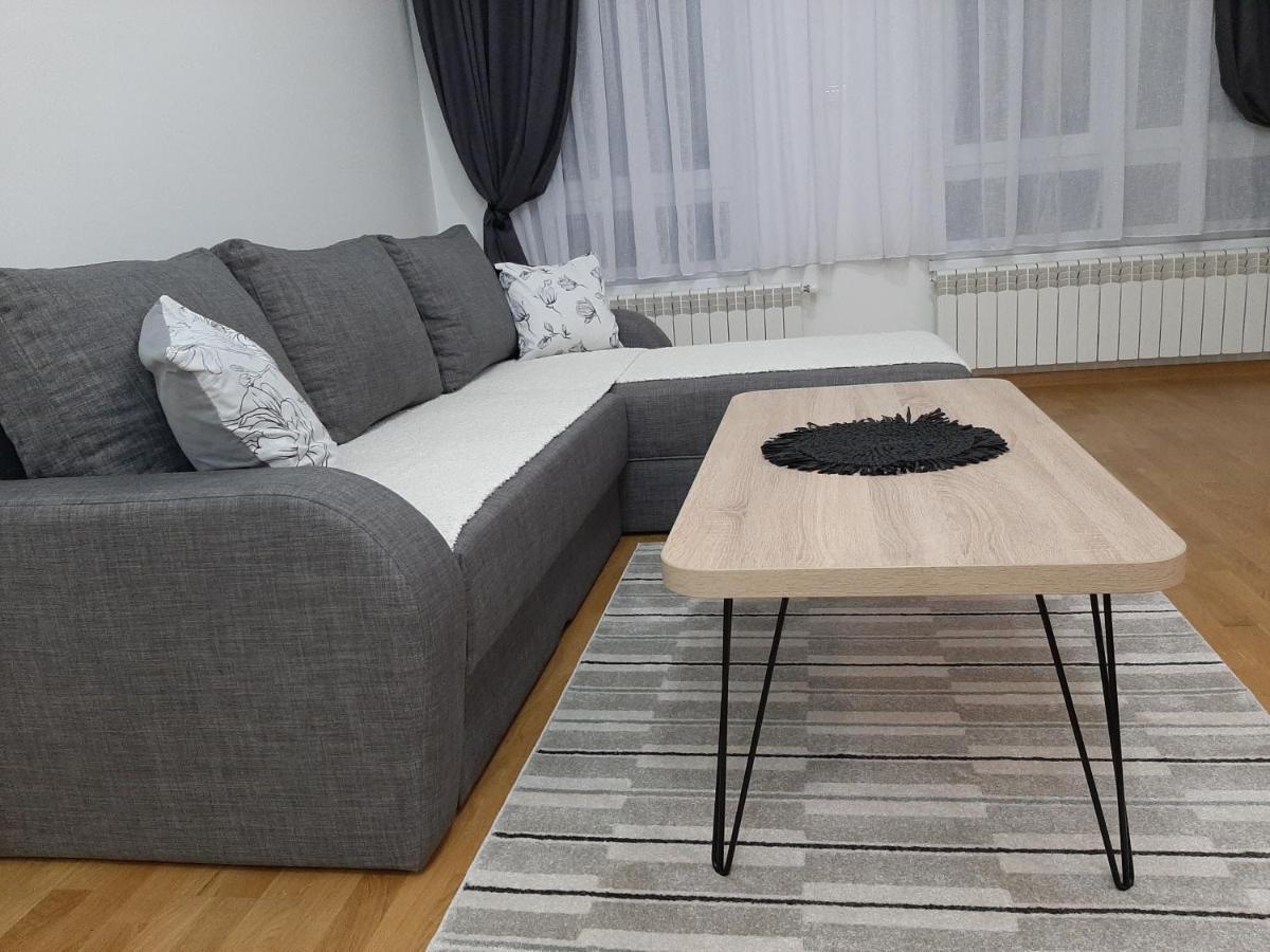 Apartman Viaggio Sremska Mitrovica Exterior photo